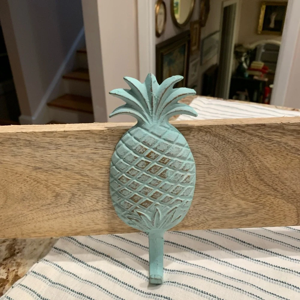 Pineapple Design Wooden Wall Hook Rack - Brown and Green